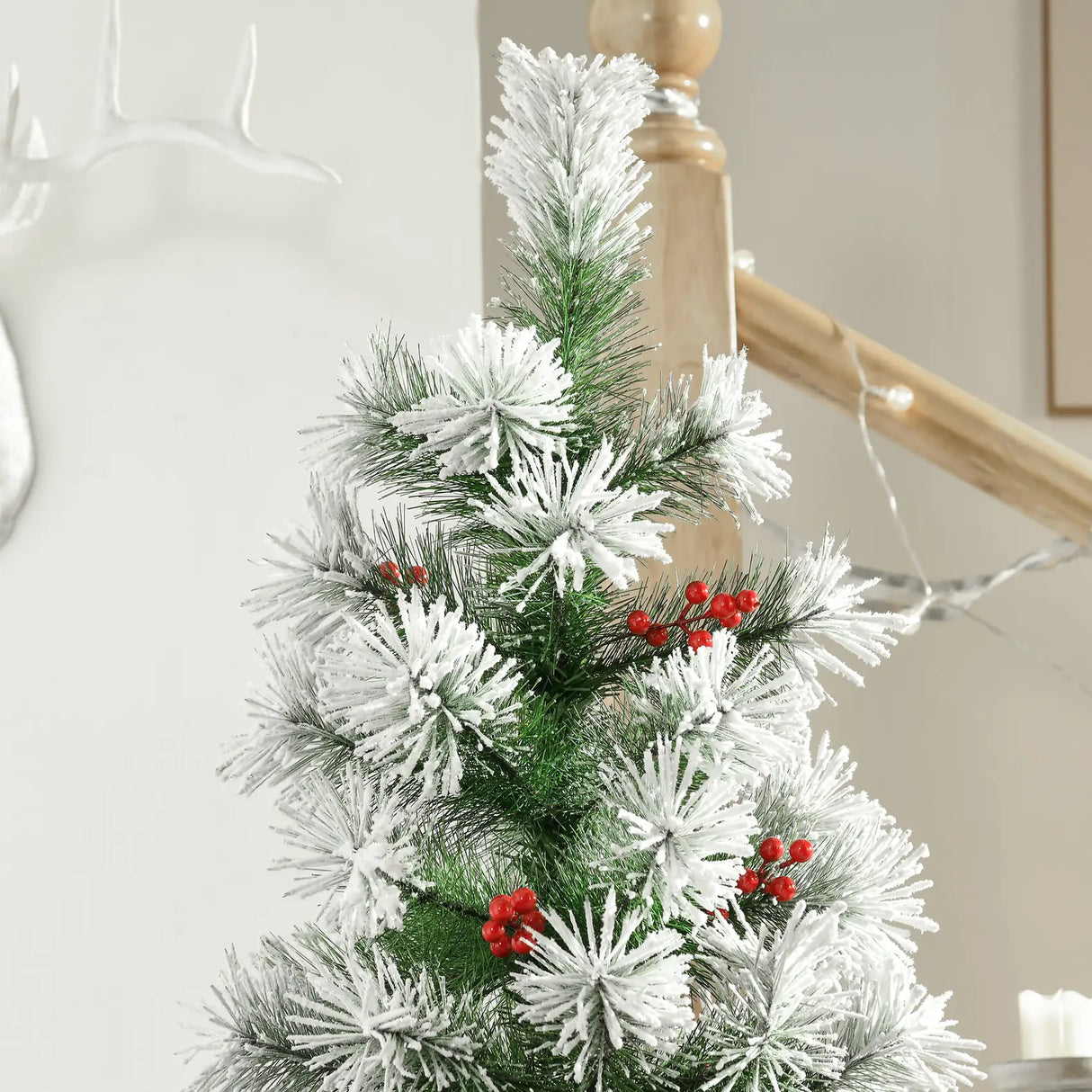 HOMCOM Indoor Christmas Tree Artificial Berry Xmas Decoration with Metal Stand and 184 Tips (5FT(150CM))